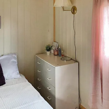 10 Person In Halden-by Traum *
