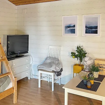 10 Person In Halden-by Traum *