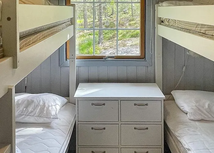10 Person In Halden-by Traum * Halden