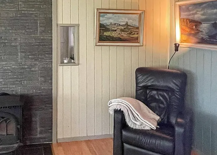 10 Person In Halden-by Traum *